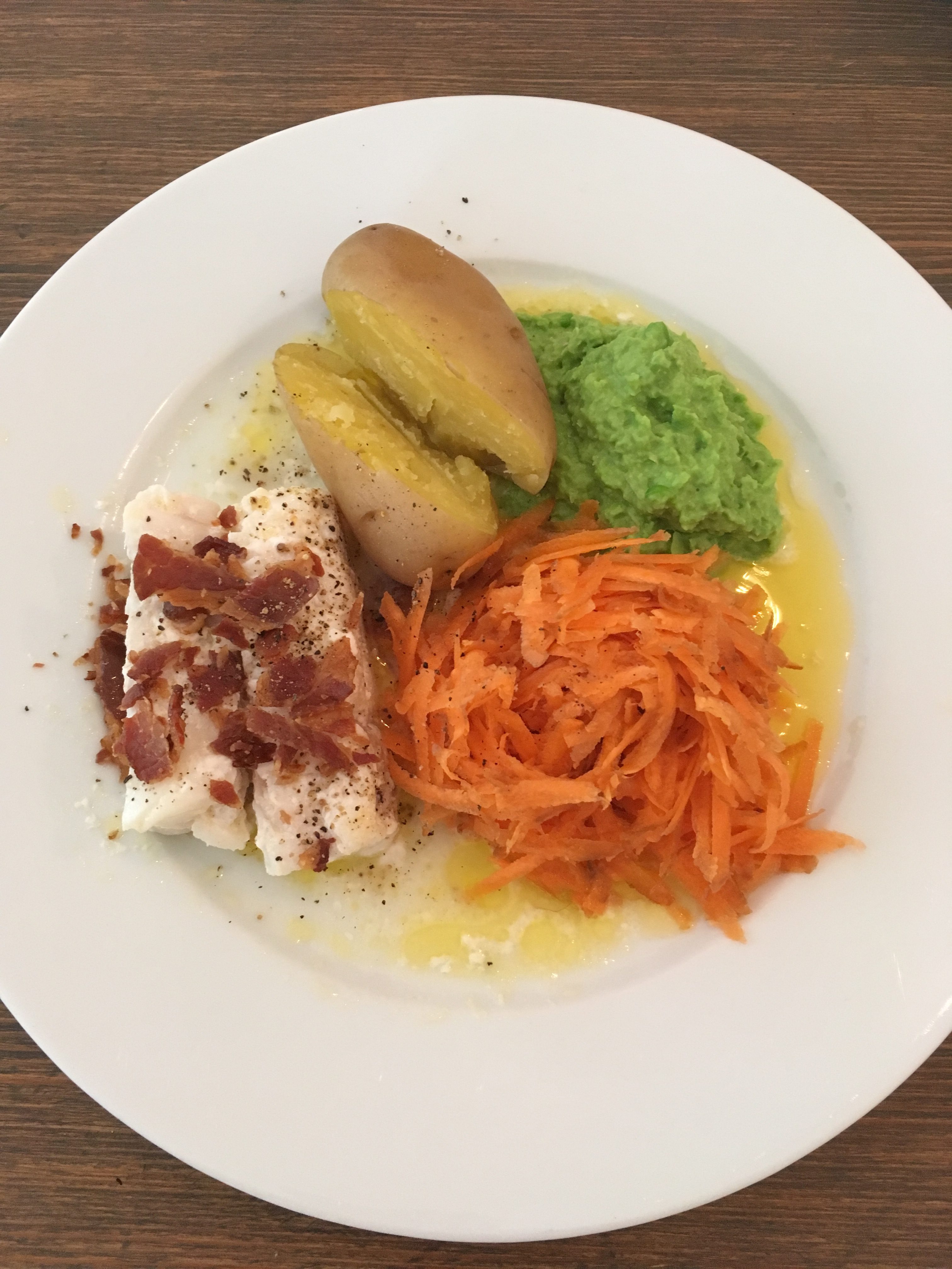Smørtrukket torsk med ertemos
